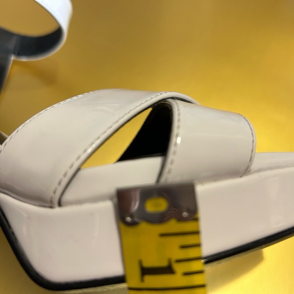 GBG by Guess White Platform Stiletto Size 8M. EUC - Picture 7 of 17